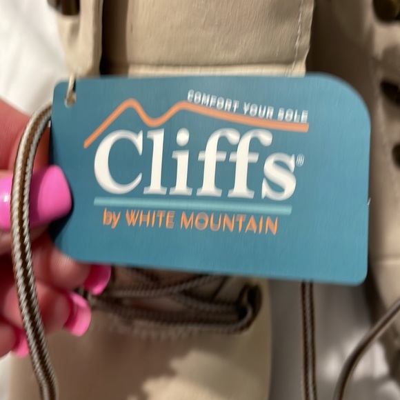 Boots - Picture 4 of 9